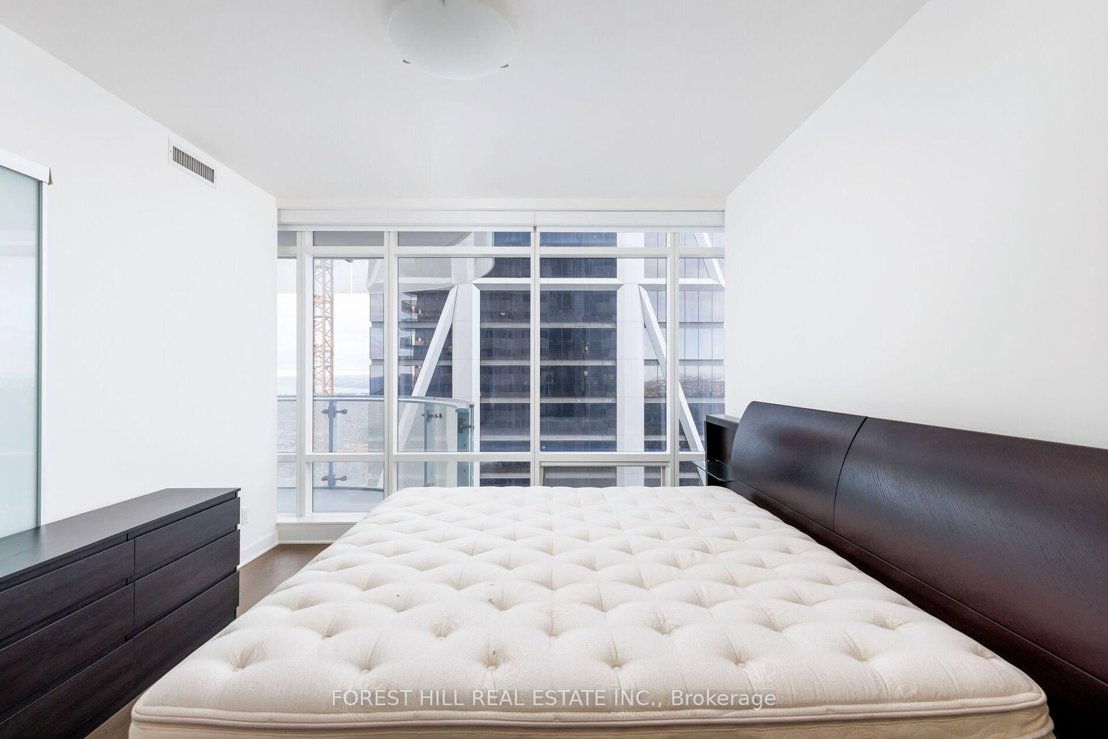 1 E Bloor Street • #6805 • Toronto, ON photo 37