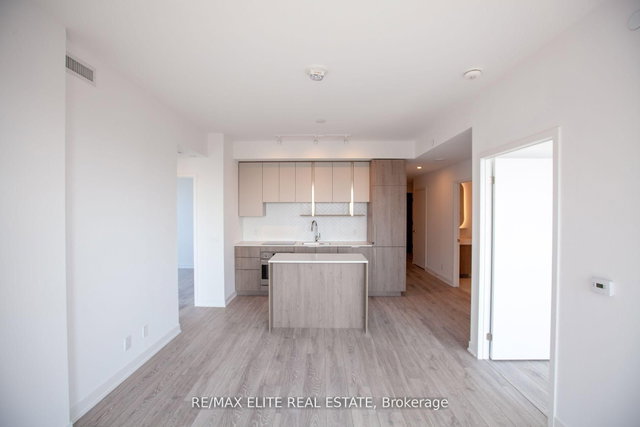 1704 - 15 Holmes Avenue