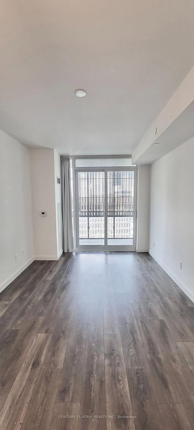806 - 8 Eglinton Avenue E