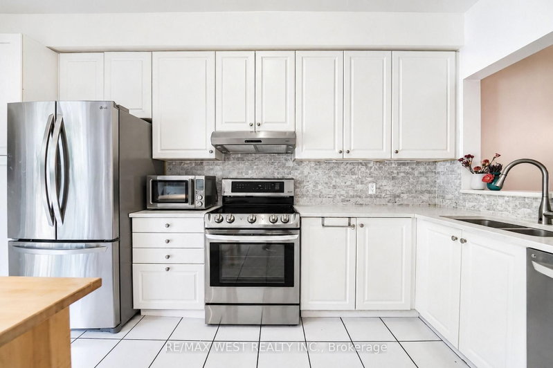 11 - 757 Sheppard Avenue W
