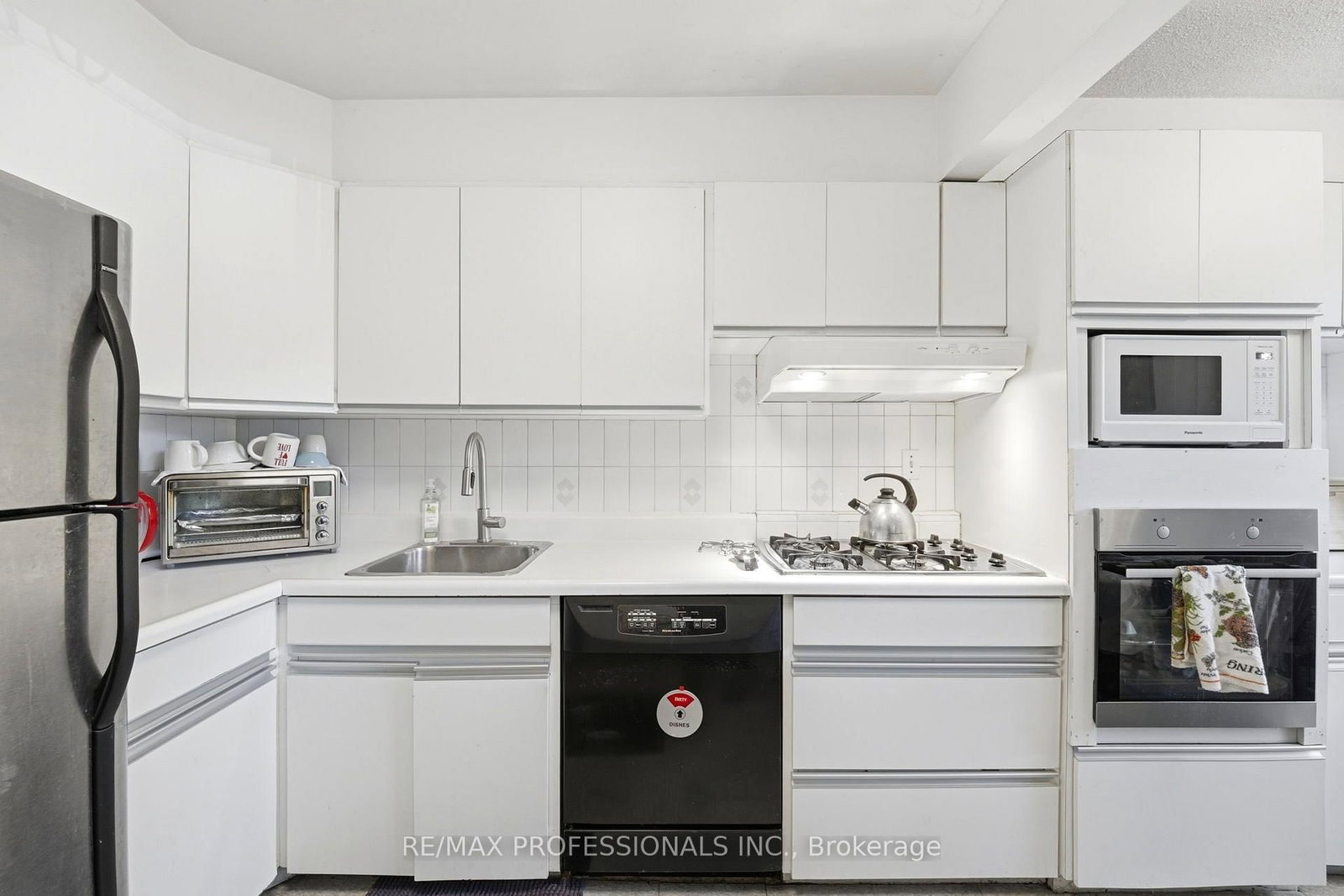 48 Three Valleys Drive • #12 • Toronto, ON photo 9