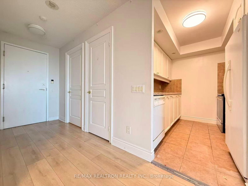 2708 - 10 Northtown Way