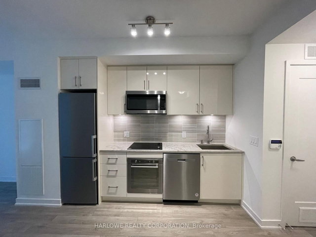 360 SW - 121 Lower Sherbourne Street