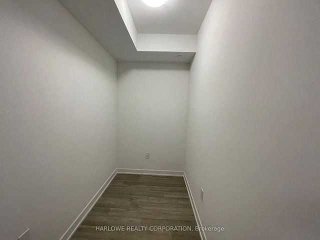 360 SW - 121 Lower Sherbourne Street