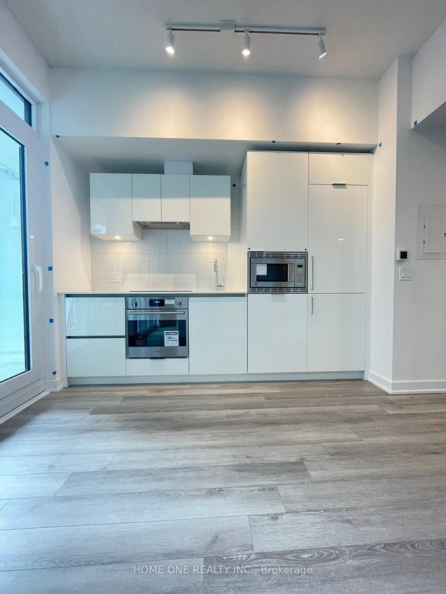 2113 - 230 Simcoe Street