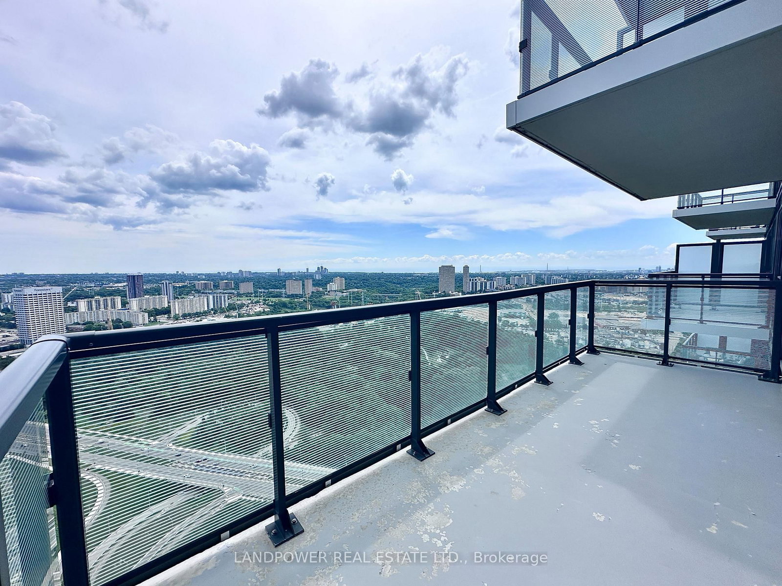 4206-30 Inn On The Park Drive, Toronto, ON, photo 2