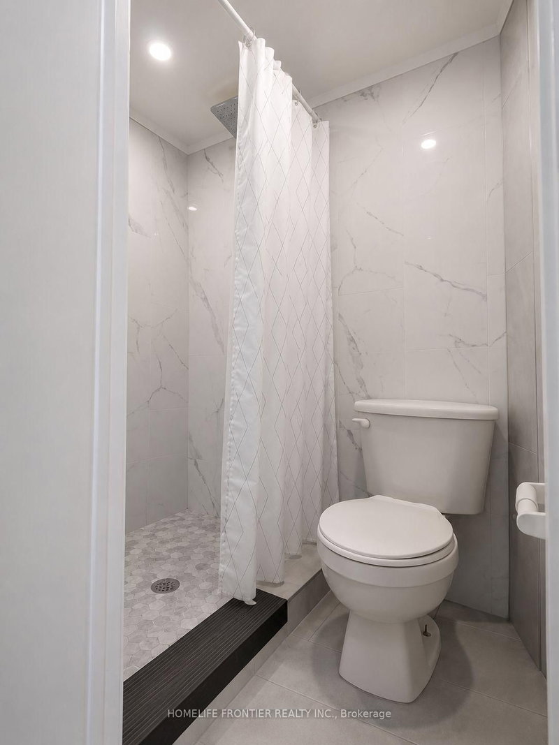 49 Red Robinway photo 5