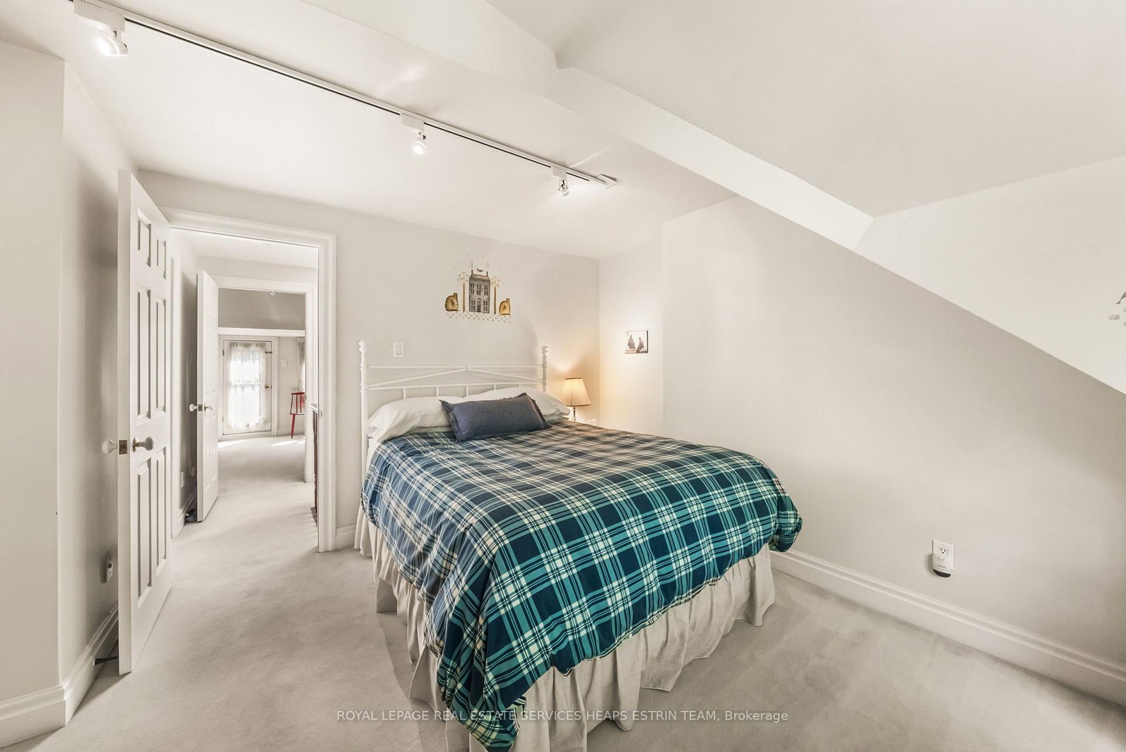 9 Inglewood Drive • Toronto, ON photo 22