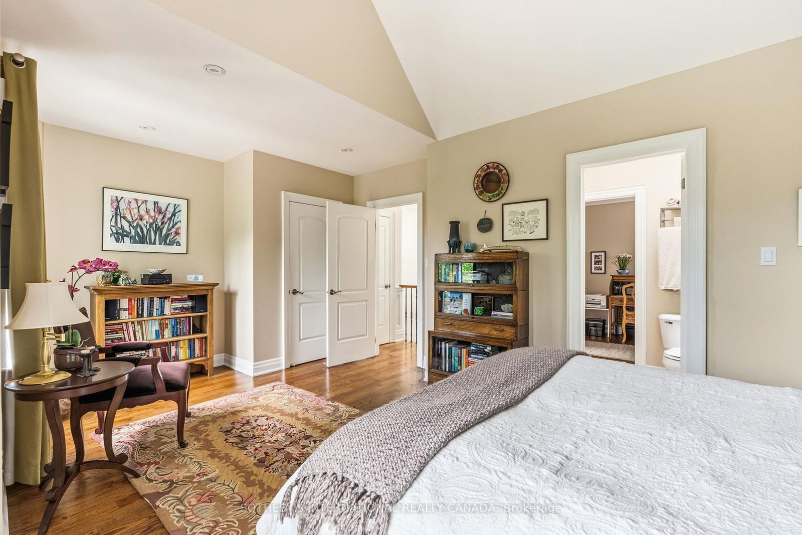 209 Douglas Avenue • Toronto, ON photo 22