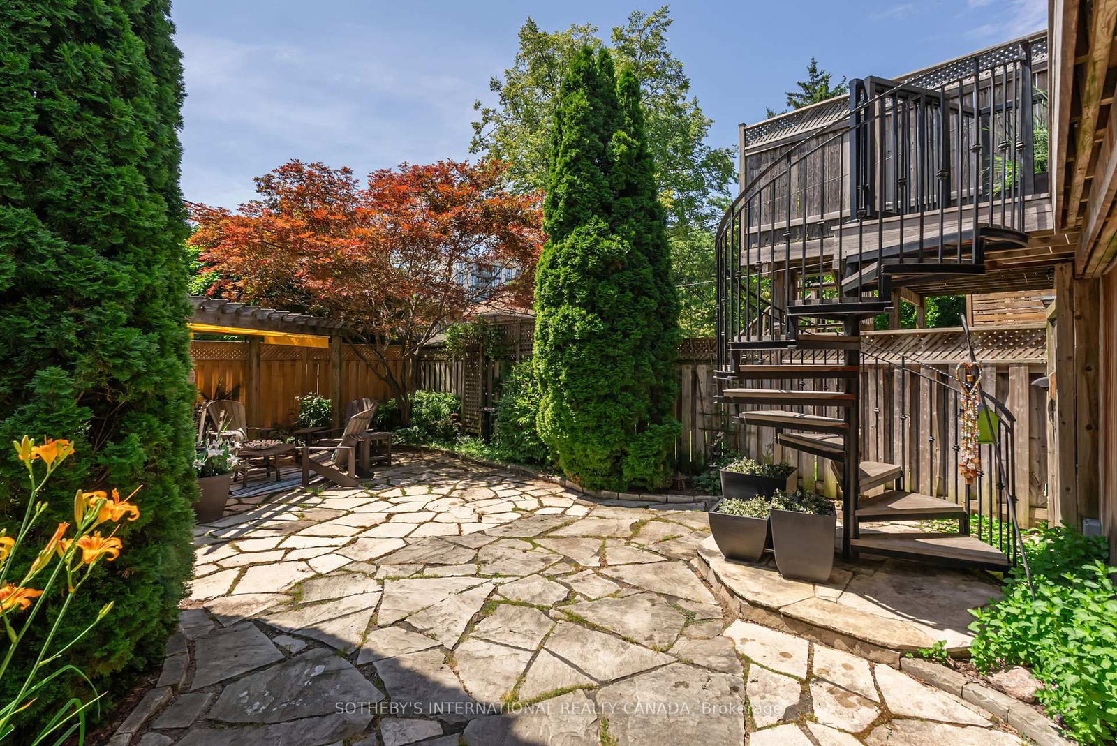 209 Douglas Avenue • Toronto, ON photo 38