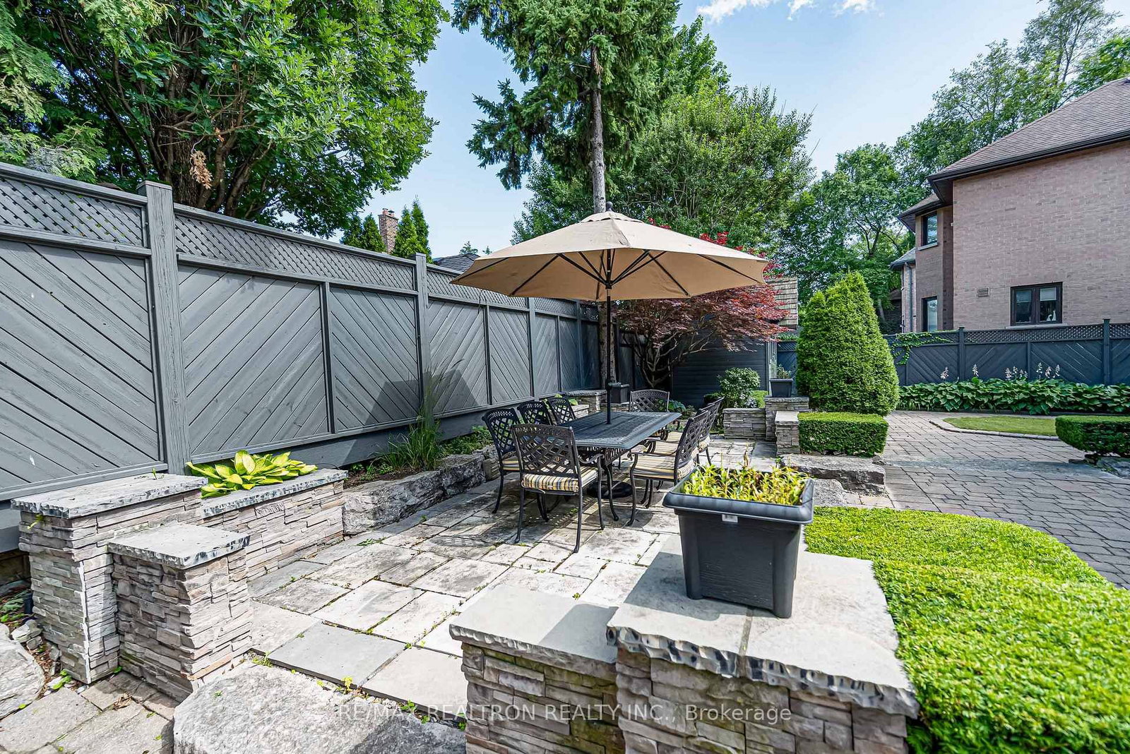 37 Stuart Crescent • Toronto, ON photo 6
