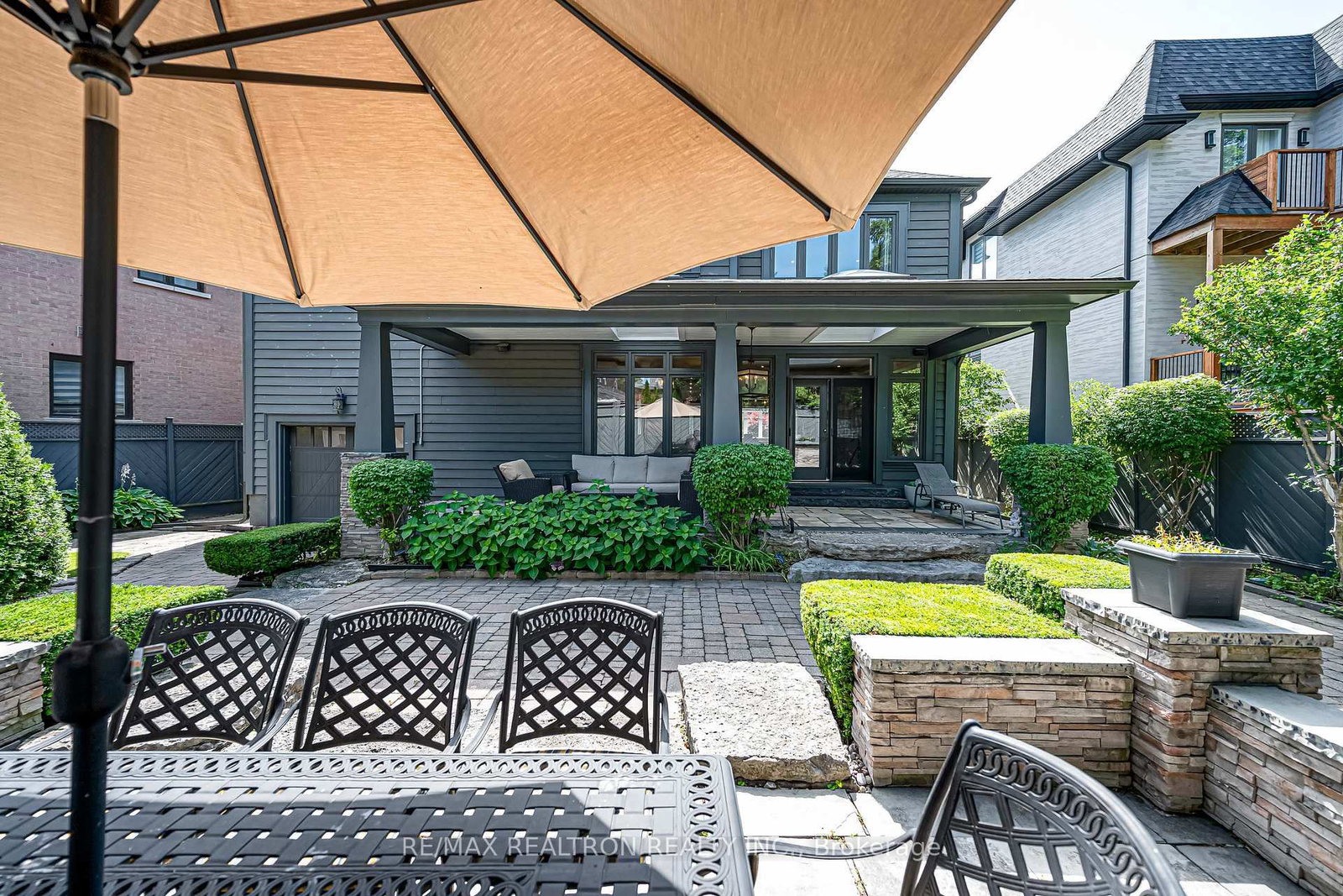 37 Stuart Crescent • Toronto, ON photo 8
