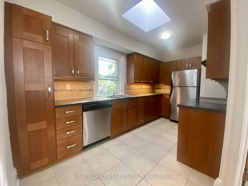 E - 341 St Clair Avenue W