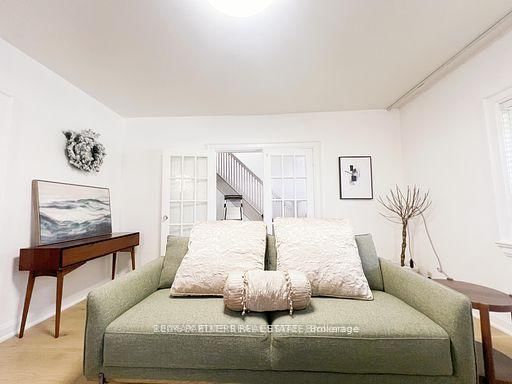 Upper 299 Robina Avenue E