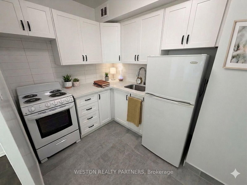 home for lease on 502-171 Erskine Avenue
