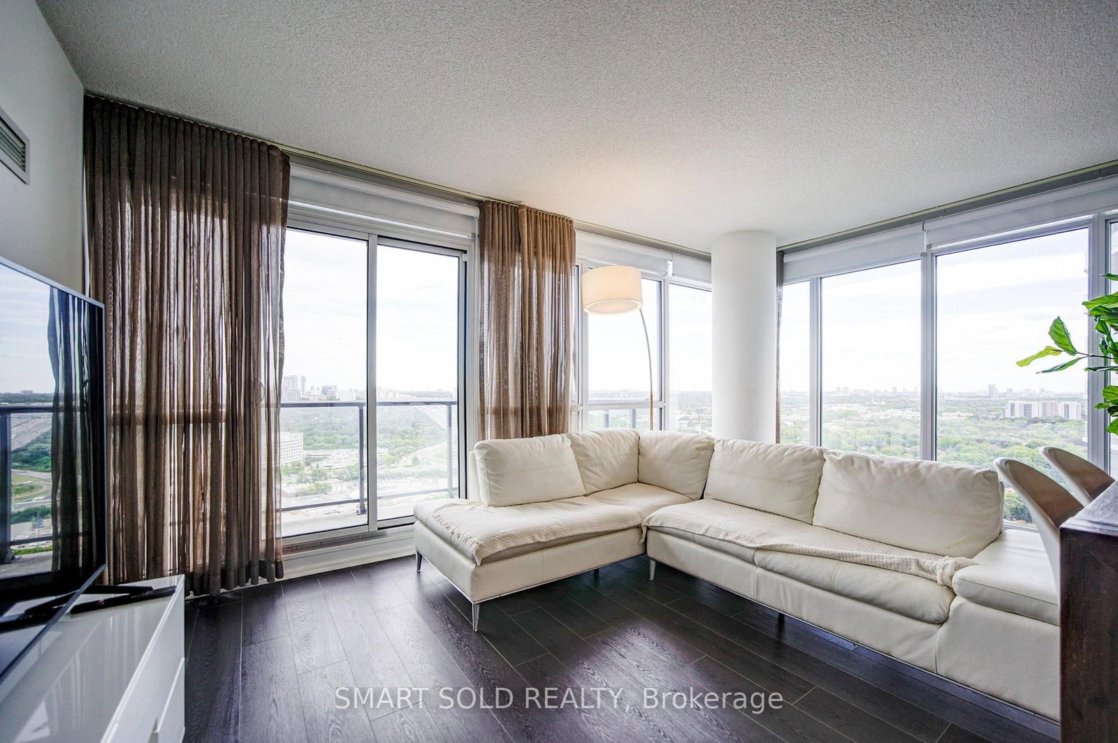 121 Mcmahon Drive • #3208 • Toronto, ON photo 12