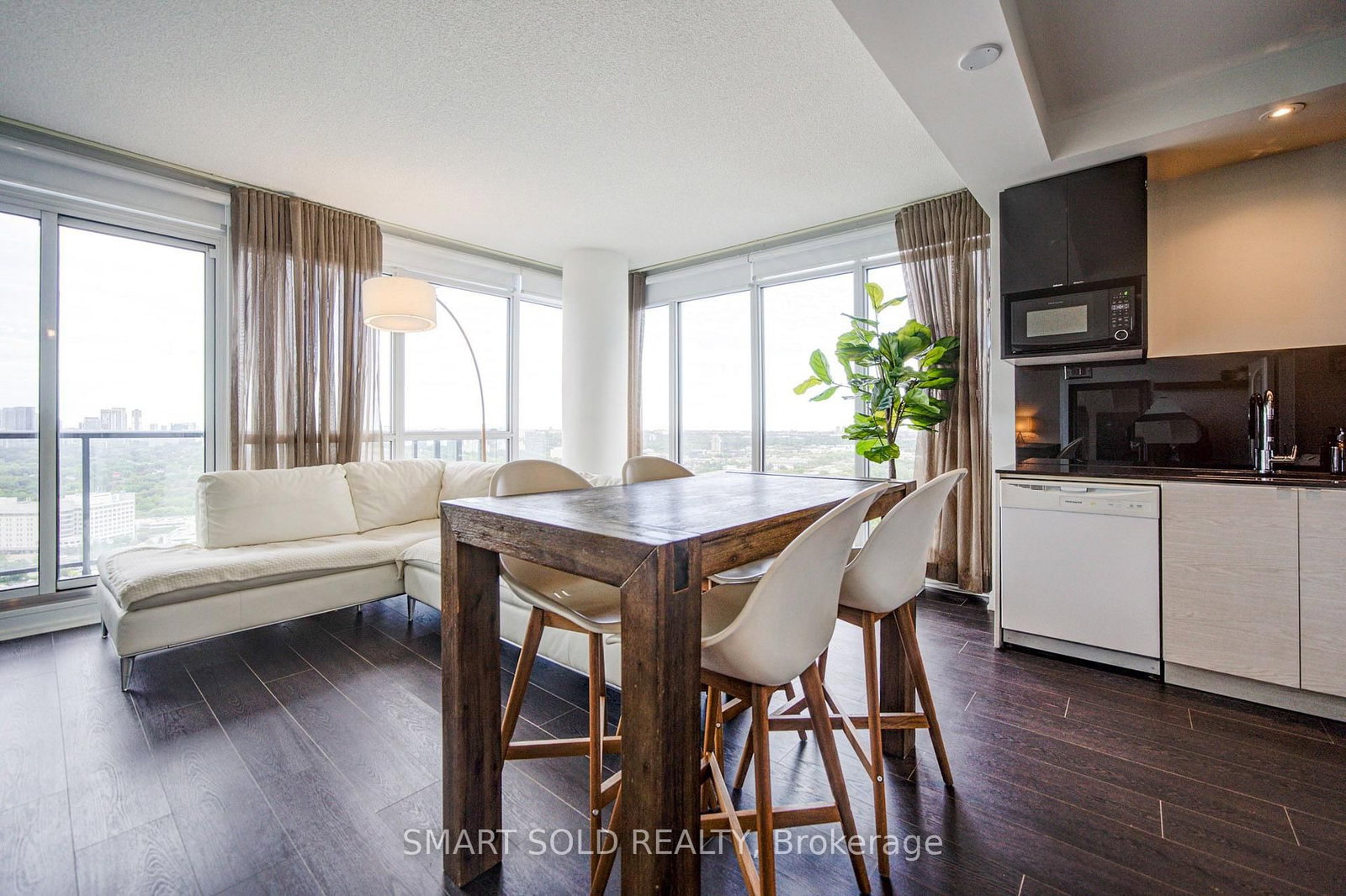 121 Mcmahon Drive • #3208 • Toronto, ON photo 6