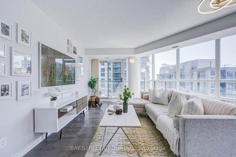 1811 - 30 Grand Trunk Crescent