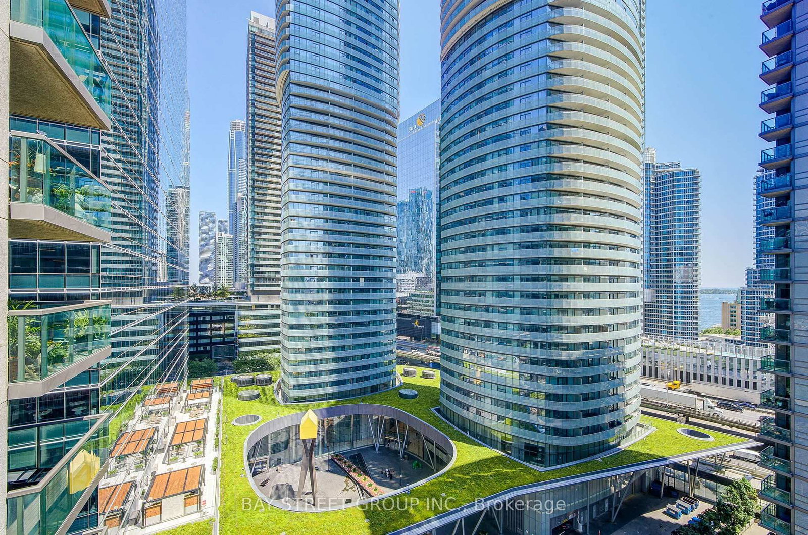 30 Grand Trunk Crescent • #1811 • Toronto, ON photo 33