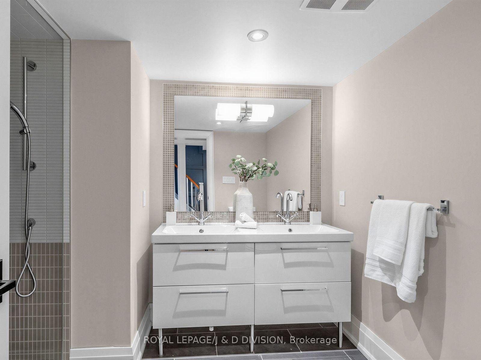 146 Glenvale Boulevard • Toronto, ON photo 32
