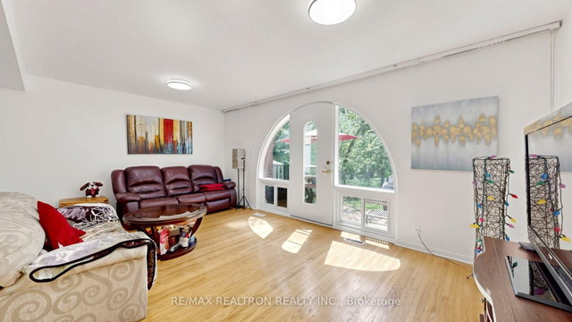 59 - 10 Esterbrooke Avenue