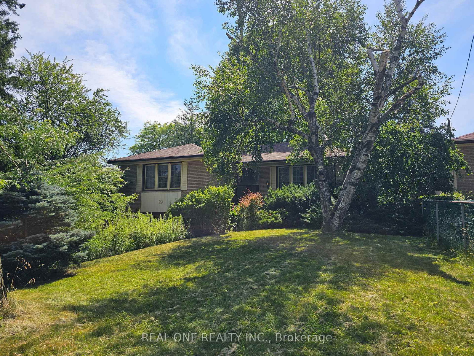 6 Fairhill Crescent, Toronto, ON, photo 2