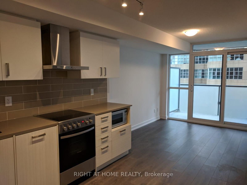 home for lease on 605-125 Redpath Avenue