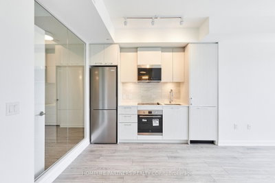 Unit 1307 — 10 Oak Street — photo 3