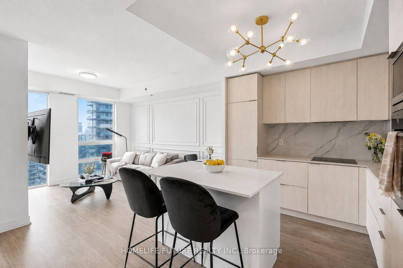 3805 - 318 Richmond Street W