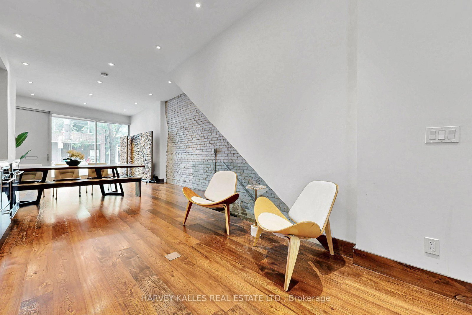 819 W Dundas Street • Toronto, ON photo 16