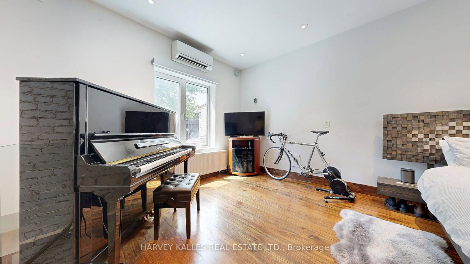 819 W Dundas Street • Toronto, ON photo 19