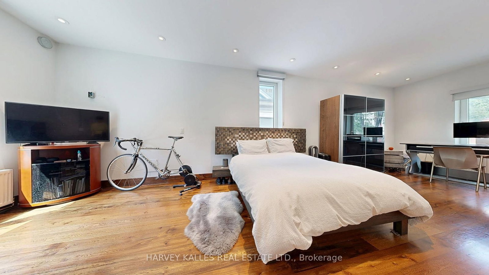 819 W Dundas Street • Toronto, ON photo 20