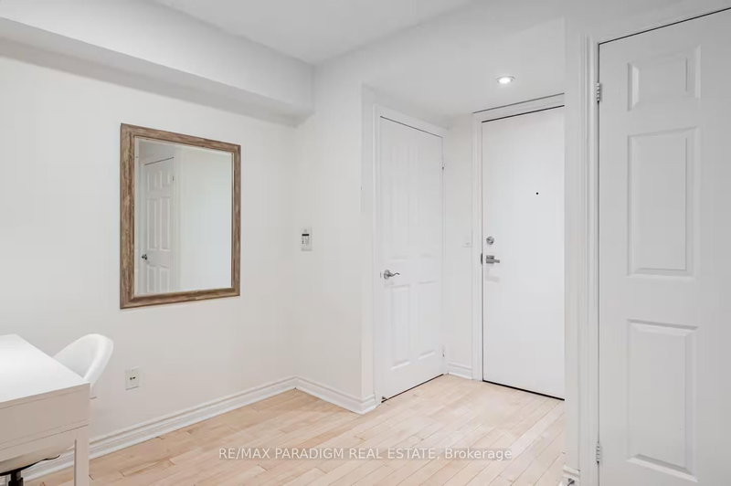 228 - 250 Wellington Street W