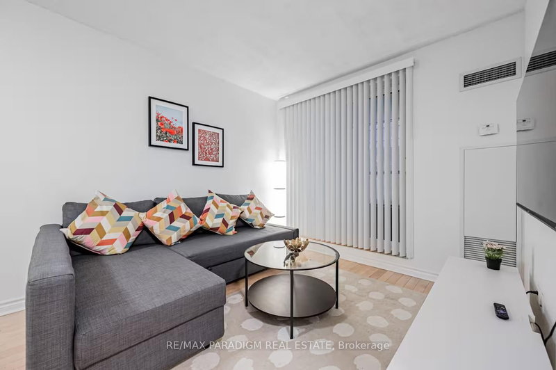 228 - 250 Wellington Street W