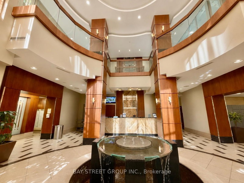 505 - 10 Northtown Way