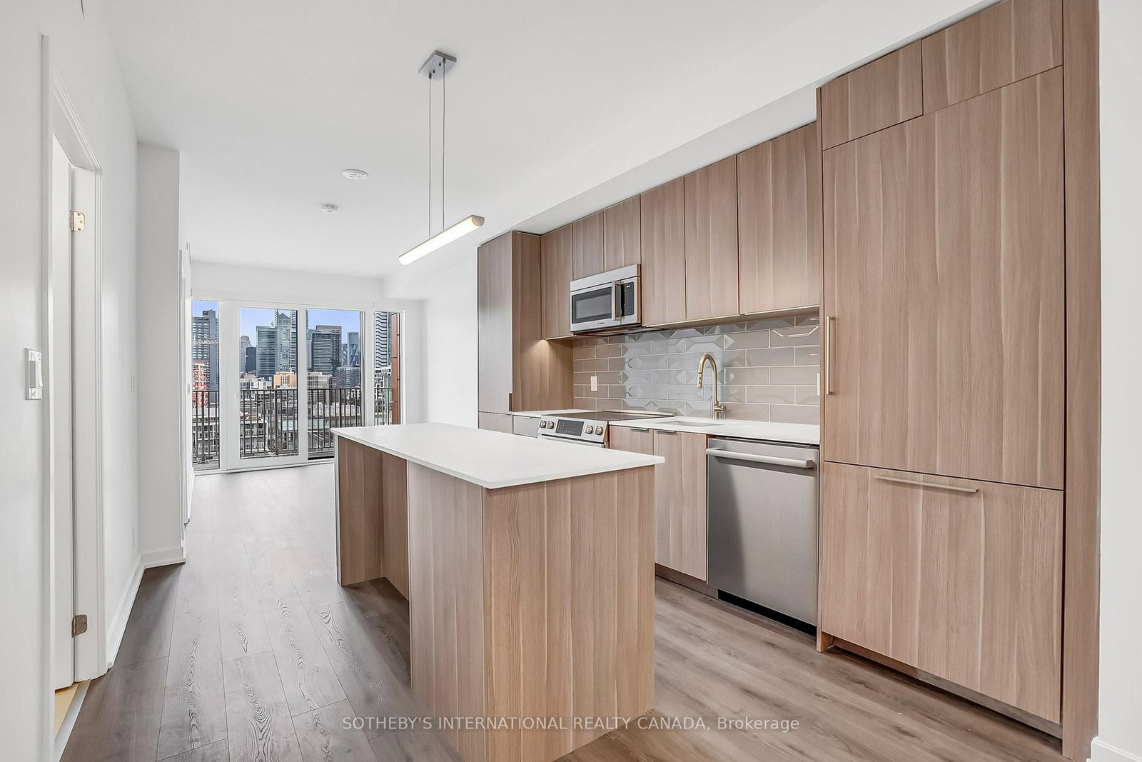 1107-88 Bathurst Street, Toronto, ON