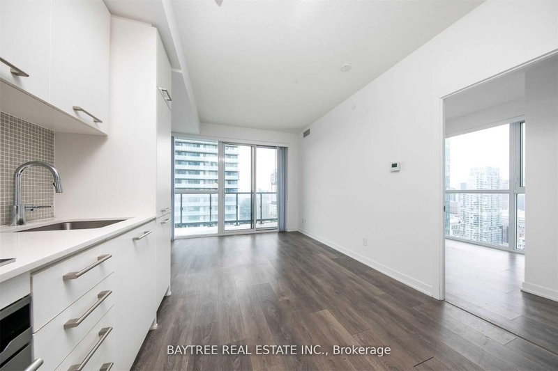 home for lease on 2610-87 Peter Street