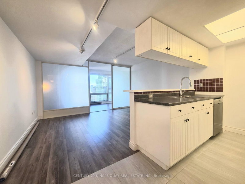 2513 - 1001 Bay Street
