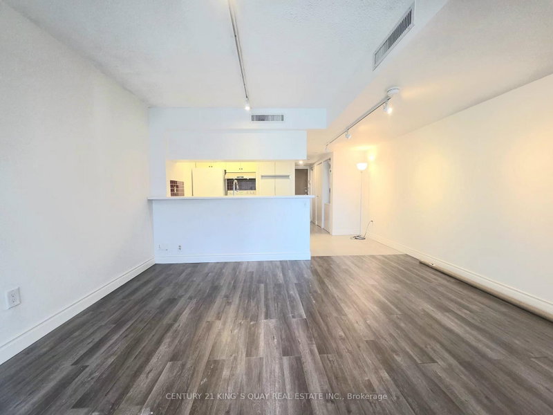 2513 - 1001 Bay Street