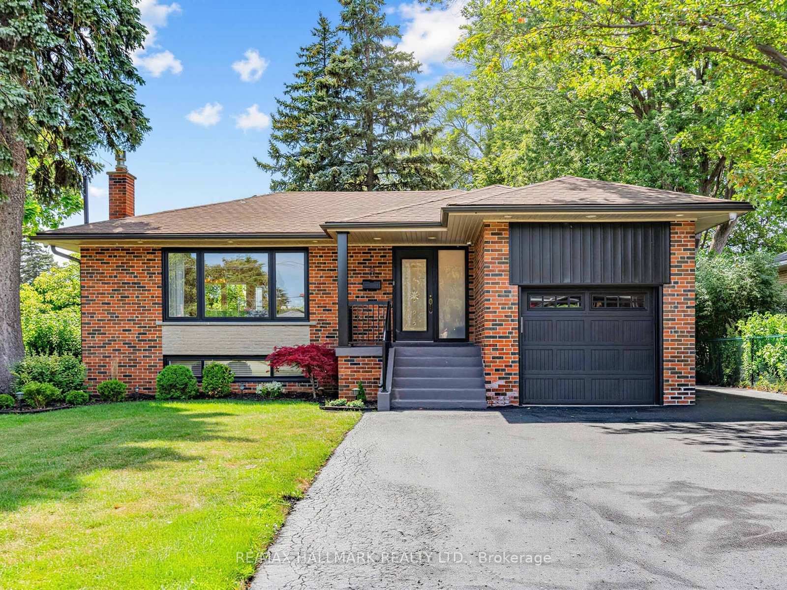 8 Tufton Crescent, Toronto, ON