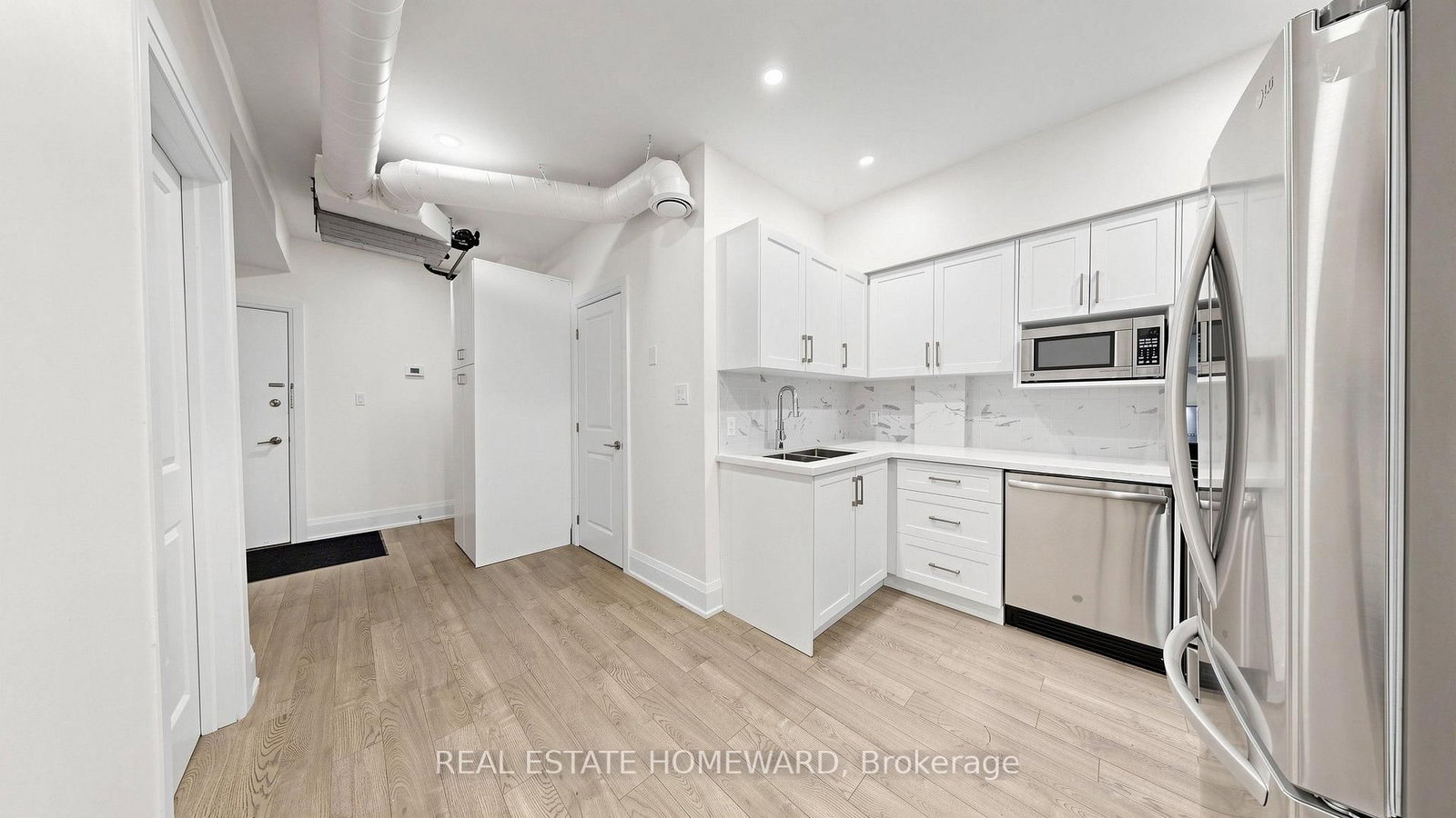 2-124 Kendal Avenue, Toronto, ON, photo 2