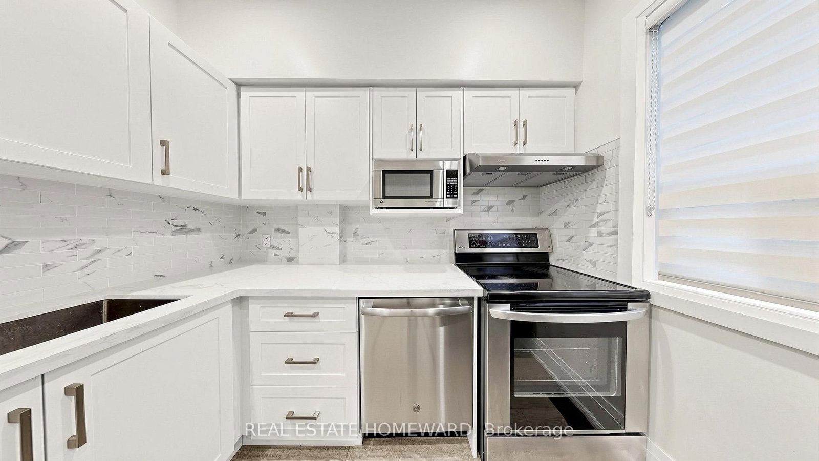 2-124 Kendal Avenue, Toronto, ON, photo 3