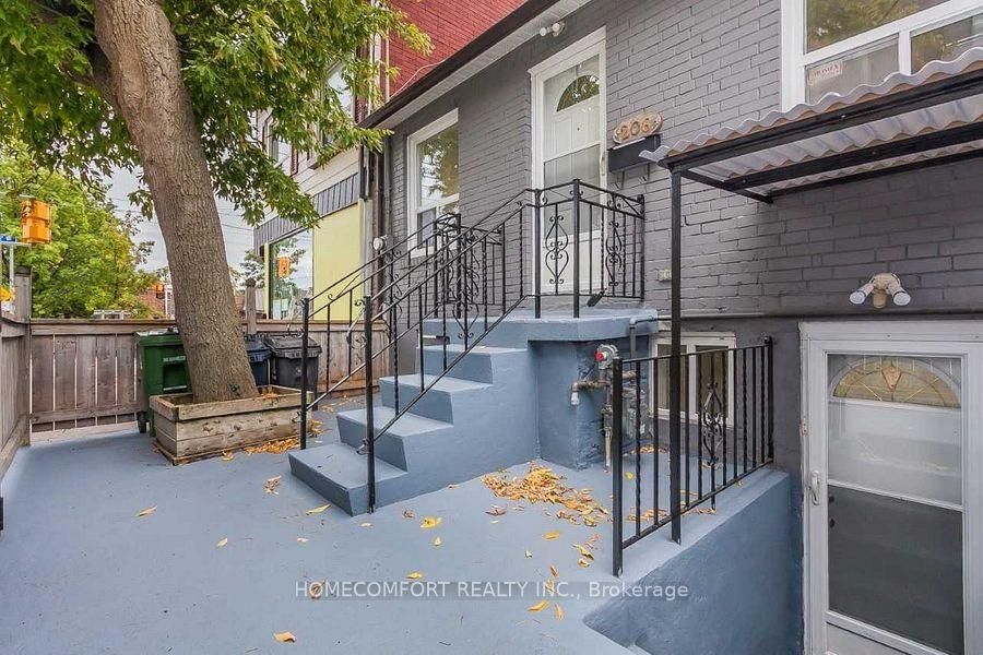 208 Manning Avenue, Toronto, ON, photo 2