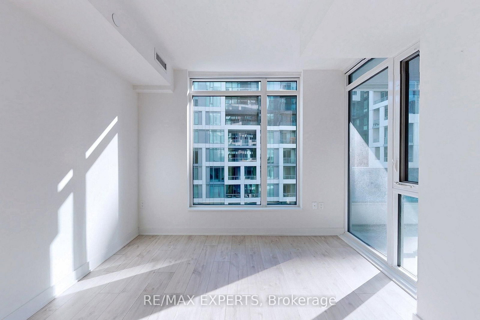 27 Bathurst Street • #1114 • Toronto, ON photo 16