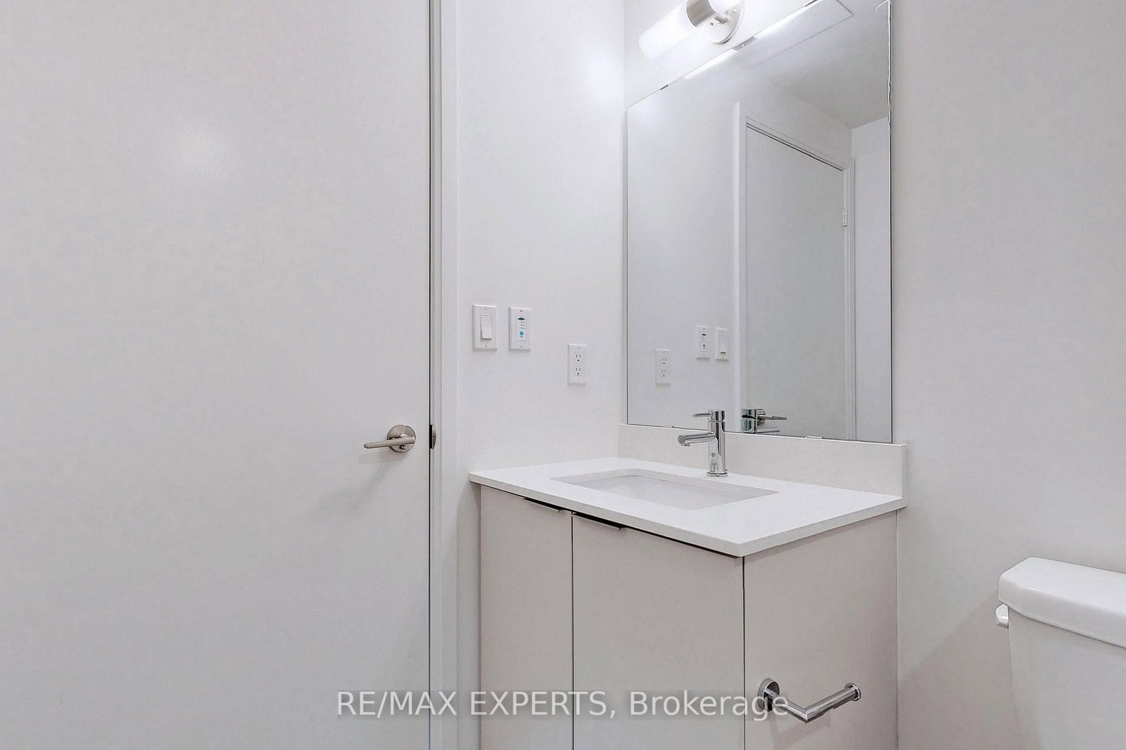 27 Bathurst Street • #1114 • Toronto, ON photo 23