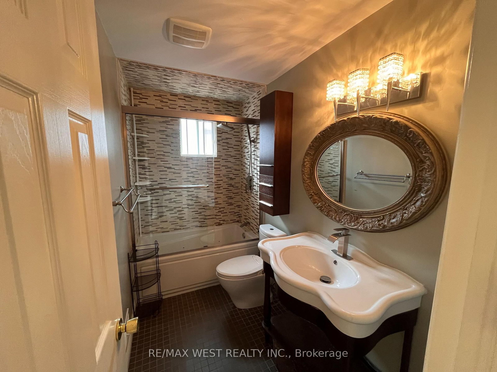 568 Dufferin Street • Toronto, ON photo 10