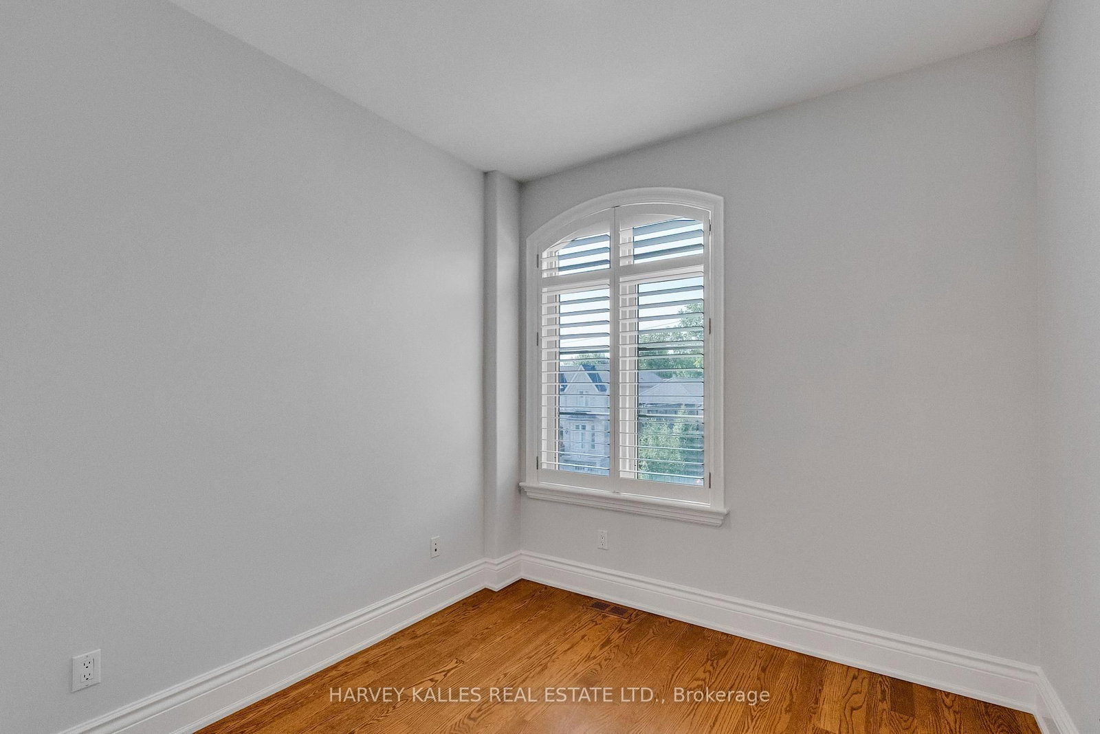 168 Roe Avenue • Toronto, ON photo 38