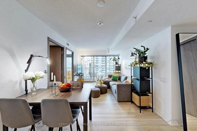 17 N Bathurst Street • #1006 • Toronto, ON