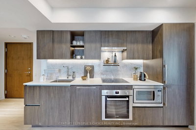 17 N Bathurst Street • #1006 • Toronto, ON
