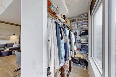 17 N Bathurst Street • #1006 • Toronto, ON